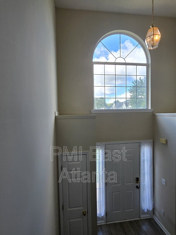 Building Photo - 70 Desota Dr