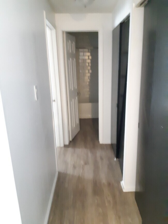 Building Photo - 434 Palace Rd