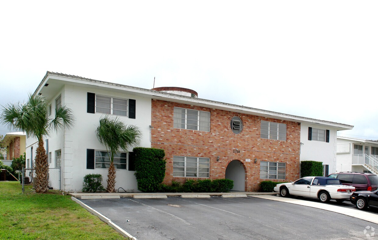Primary Photo - 2120 NE 51st Ct