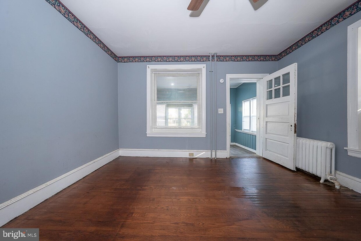 Primary Photo - 316 S Cedar Ln