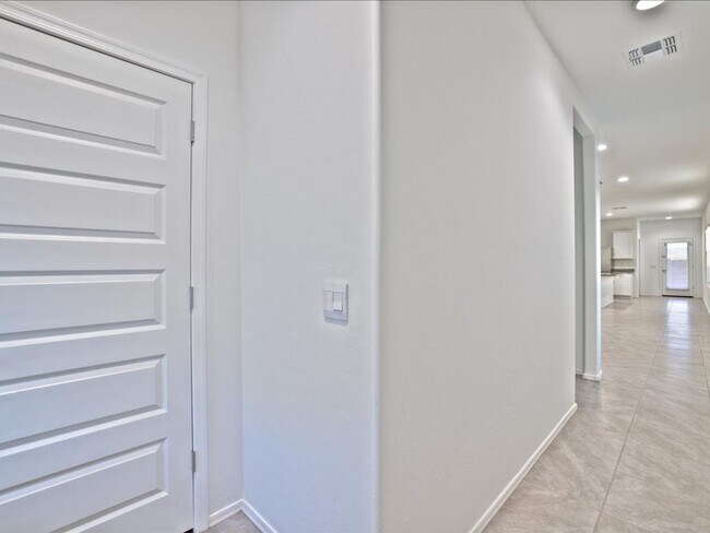 Foto del edificio - 3 Bedroom, 2 Bathroom