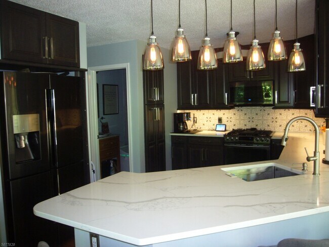 Building Photo - 6 Tannery Hill Dr