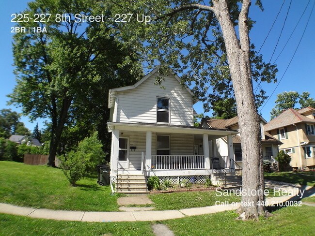 Building Photo - 2 Bedroom Duplex-- Value price!