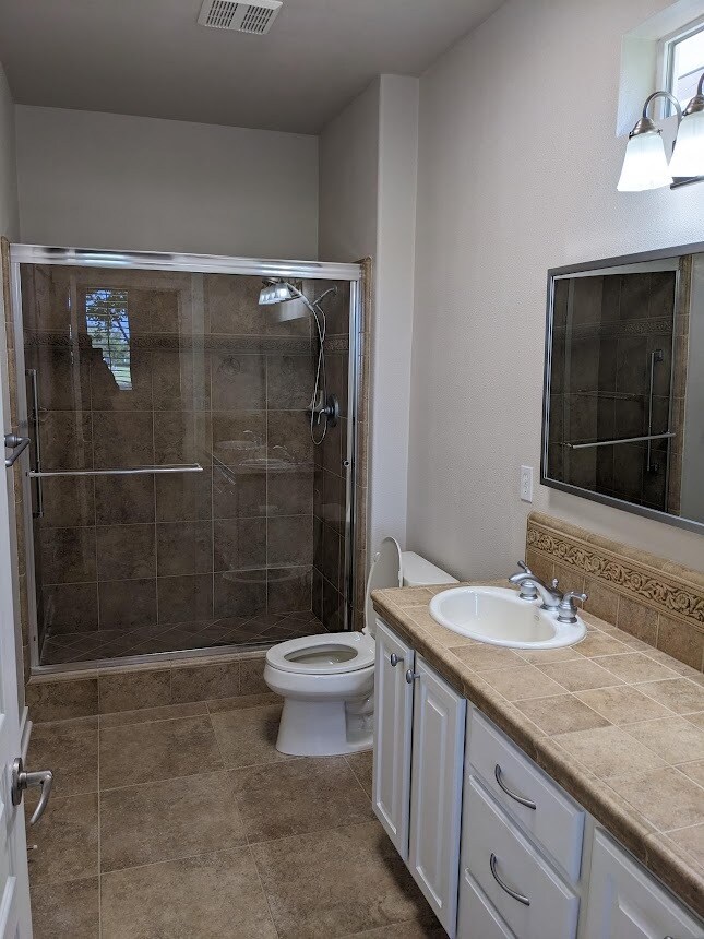 Foto del edificio - 936 Lake Crest Ln
