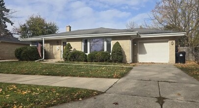 Building Photo - 1018 Harmony Dr