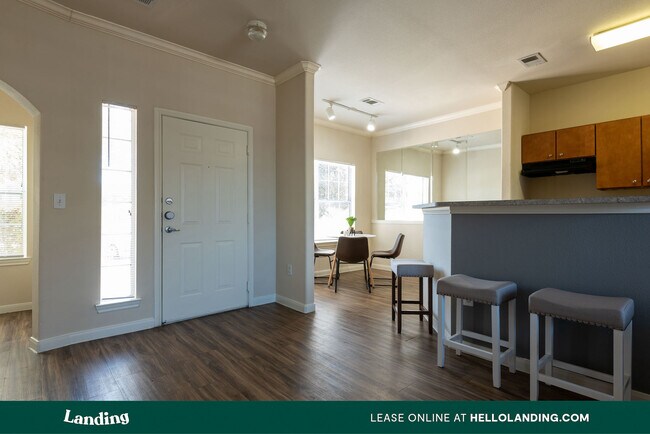 Foto del edificio - 1215 W Slaughter Ln