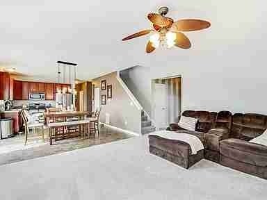 Foto del edificio - 8125 Lomas Pass