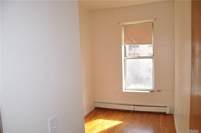 Foto del edificio - 567 Sutter Ave