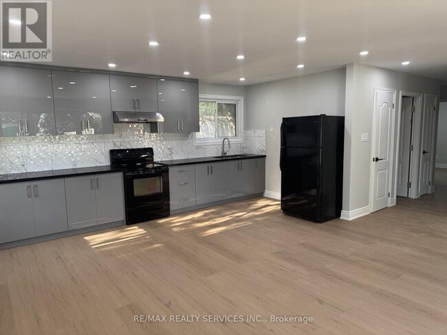 Building Photo - 41 MacLaren Ave