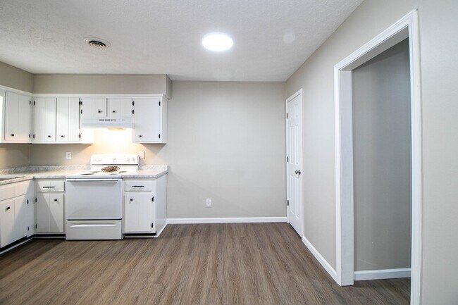 Building Photo - 10-410 Thompsonville Ln