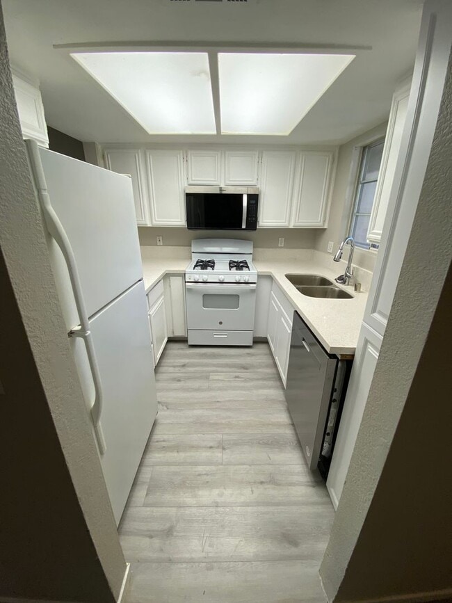 Building Photo - Desert Falls