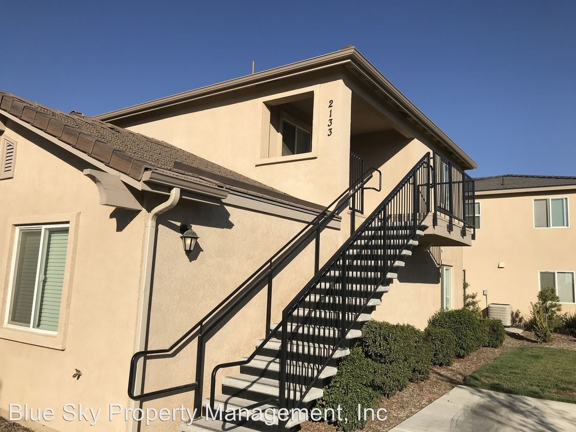 2127 W Lark Ave, Visalia, CA 93291 Condo for Rent in Visalia, CA