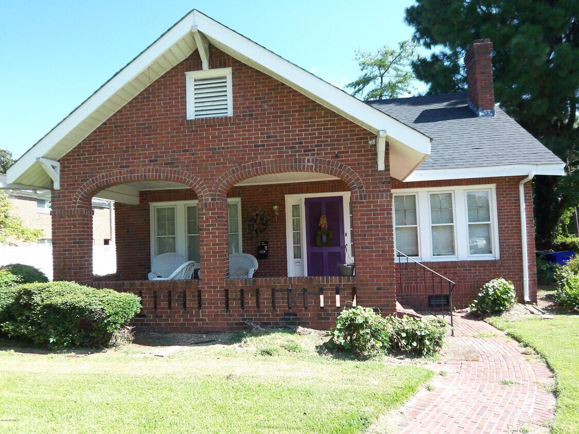 Primary Photo - 1407 E 4th St