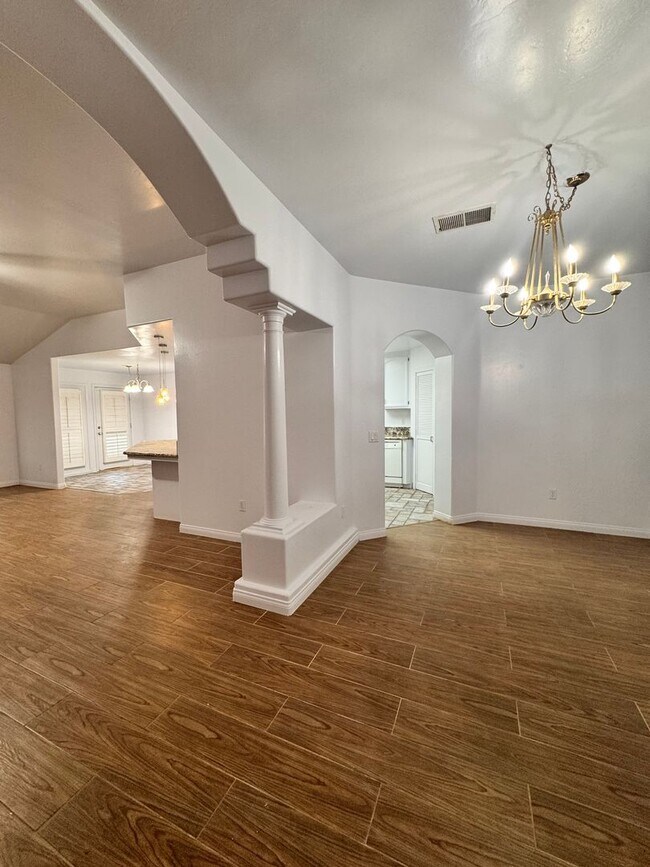 Foto del edificio - Beautiful 3-Bedroom Home in NW Bakersfield $2,600 rent/deposit !!!!