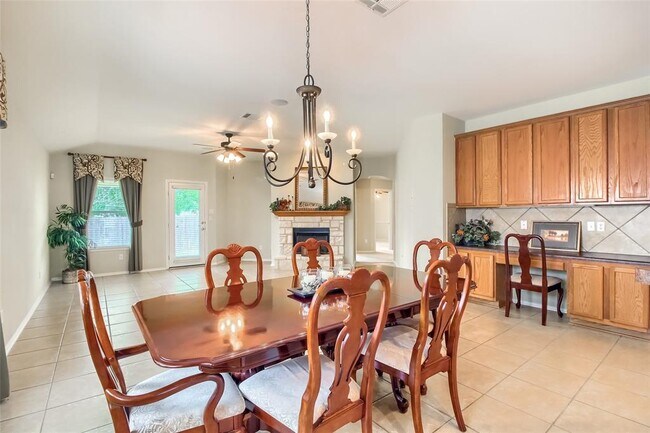 Foto del edificio - 18720 Royal Pointe Dr