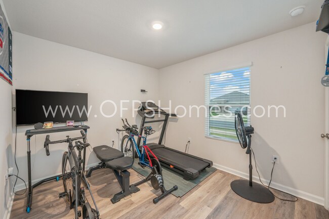Building Photo - Crestview 4bed/2bath