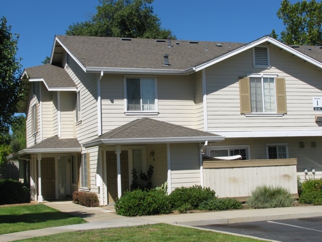 Foto principal - Shadowbrook Apartment Homes