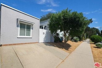 Building Photo - 1121 N Curson Ave