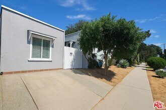 Building Photo - 1121 N Curson Ave