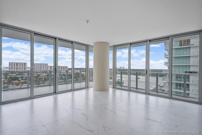 Foto del edificio - 300 Sunny Isles Blvd
