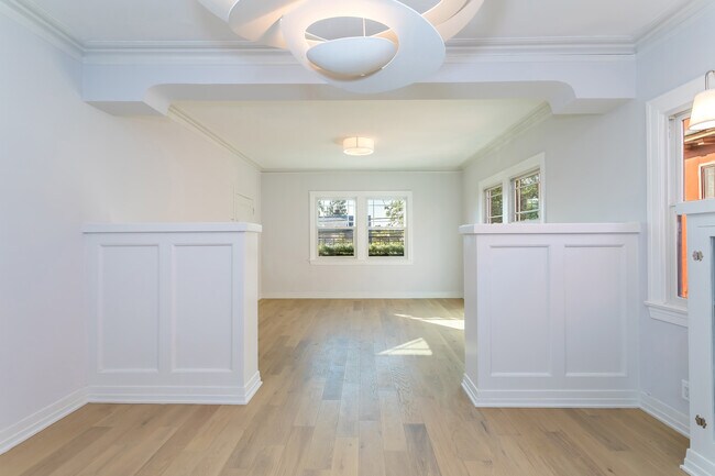 Foto del edificio - 1640 Edgecliffe Dr