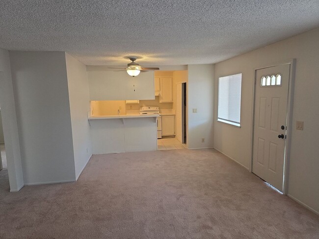 Foto del edificio - Spacious 2 bedroom condo with pool