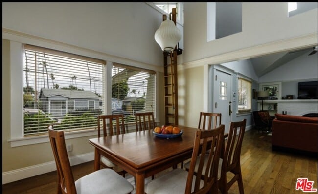 Building Photo - 652 Woodlawn Ave