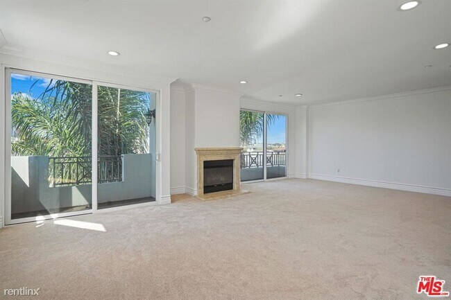 Building Photo - 1337 Wellesley Ave