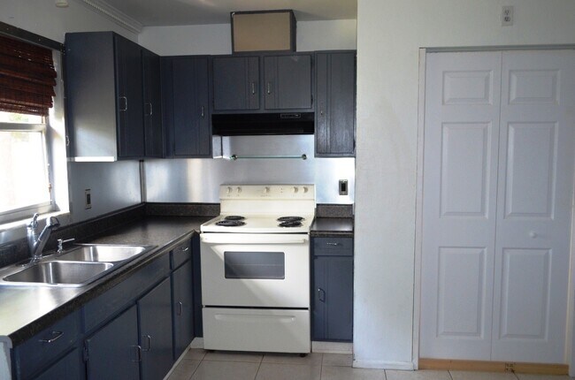 Foto del edificio - Cute 2/1 House in Casselberry with Updated Flooring