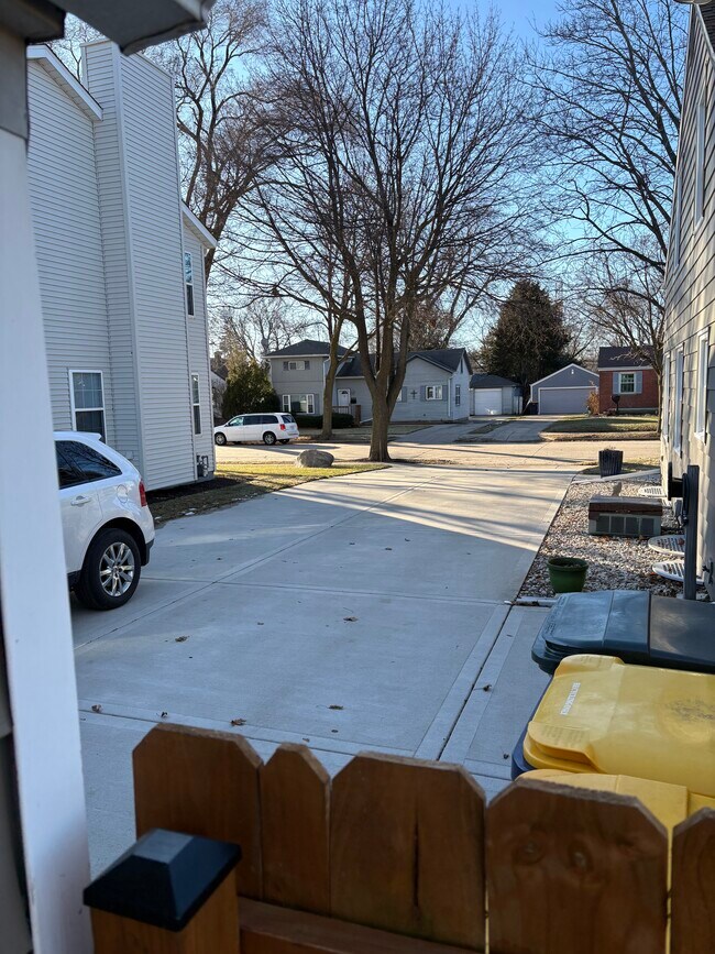 Estacionamiento para 2 coches - 1324 S 109th St