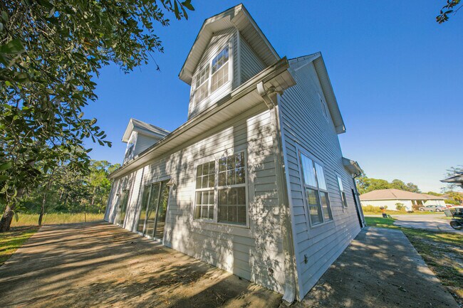 Building Photo - 205 Rivercrest Cir