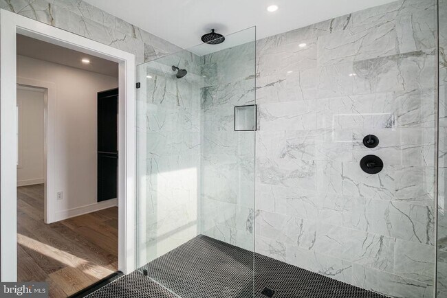 Foto del edificio - 2117 Clymer St