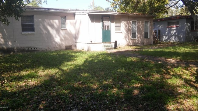 Building Photo - 5545 Moret Dr E
