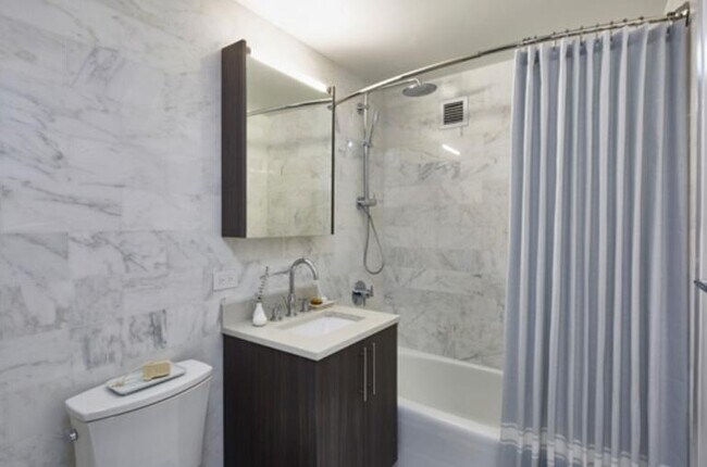 Building Photo - 1 bedroom in Long Island City NY 11109