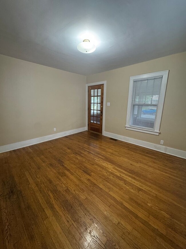 Building Photo - 4 Bedroom Right on Purdue Campus - AVAILAB...