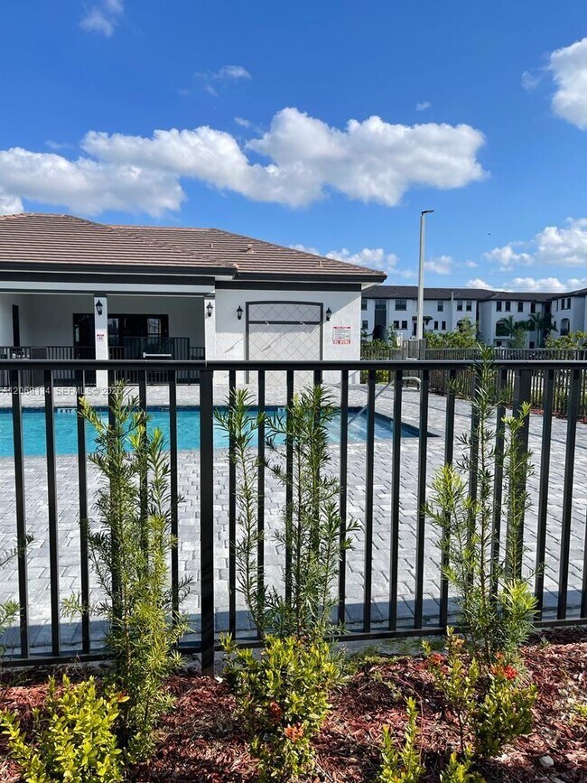 Foto del edificio - 15650 SW 136th St
