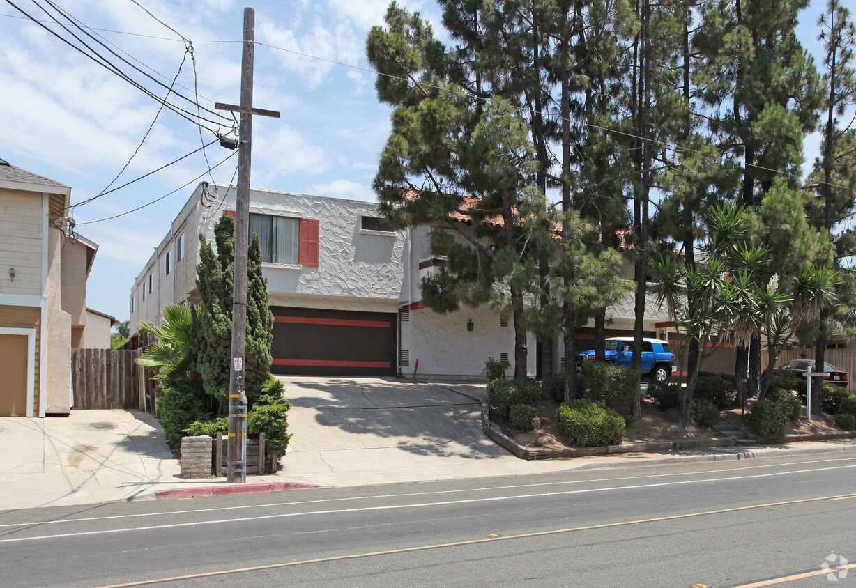 Primary Photo - 4825 70th St