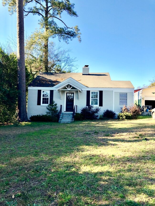 Building Photo - 1721 Oak Dr