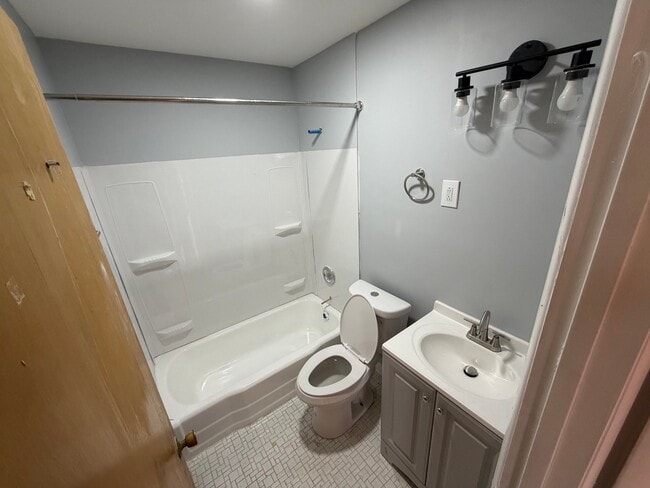 Building Photo - 1120 Highmont Dr