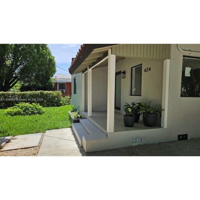 Foto del edificio - 424 NE 63rd St