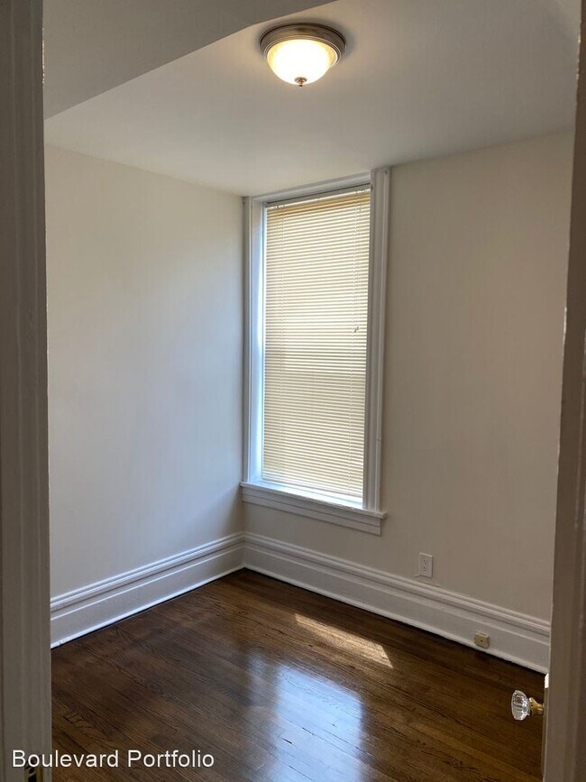 Foto del edificio - 3247 W Division St