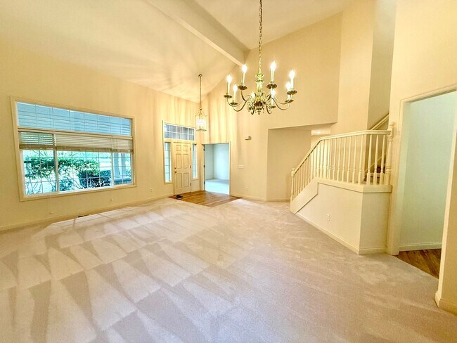 Building Photo - Lovely, Quiet 3 bedroom Single Family