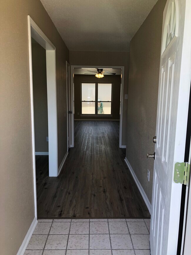 Foto del edificio - 1040 Green Meadow St
