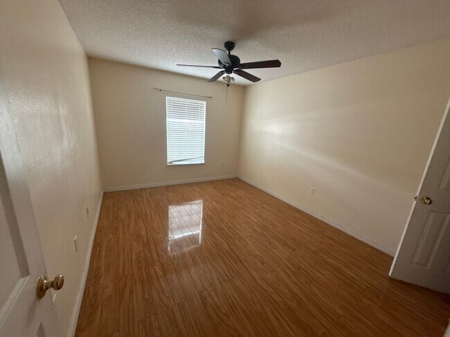 Foto del edificio - 2065 Whispering Trails Blvd