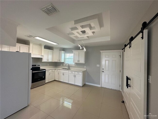 Building Photo - 16 Whitewing St