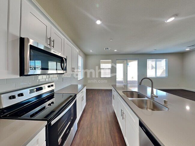 Building Photo - 128 Charmante Tulip Lane