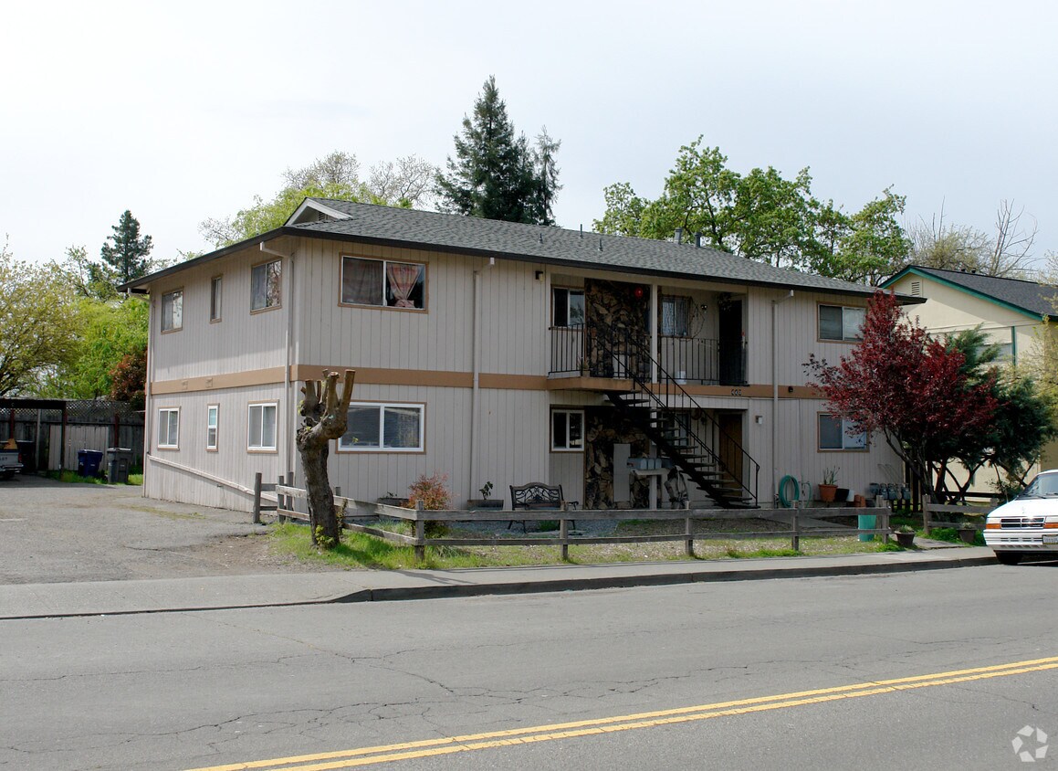 Primary Photo - 440 March Ave