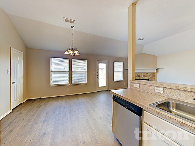 Foto del edificio - 1584 Sandhurst Dr