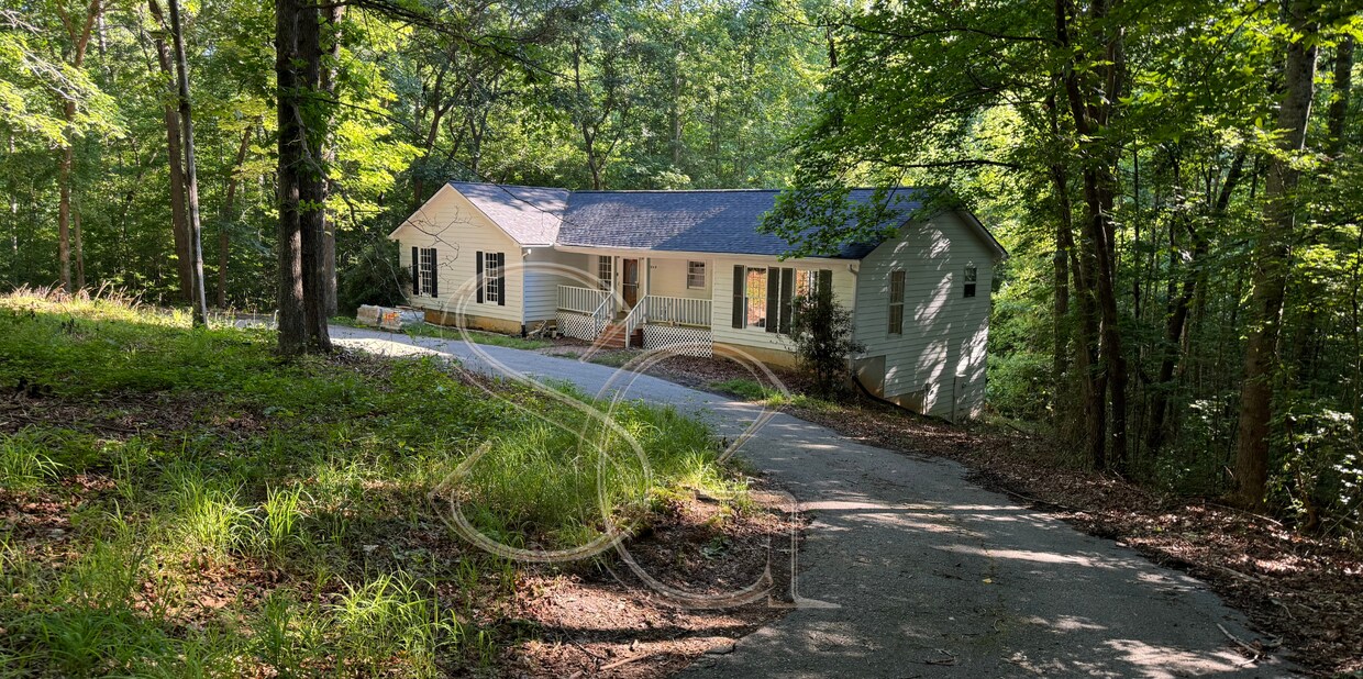 Primary Photo - 2040 Crabapple Hollow Rd