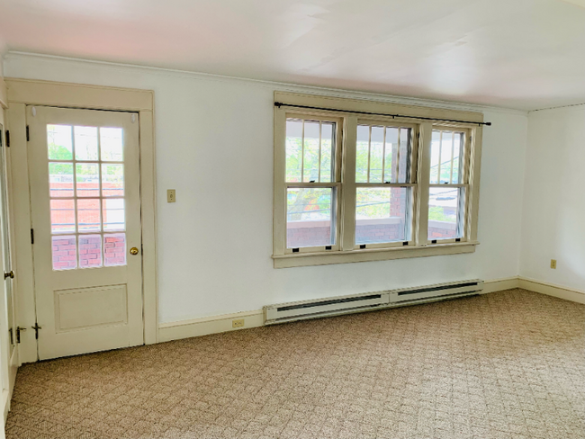 Building Photo - 140 3rd Ave